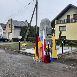 Volkstrauertag: Denkmal in Poborschau / Dzień Żałoby Narodowej 2021: pomnik w Poborszowie. Foto: Gloria Bartetzko