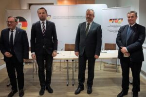 Prof.&nbsp;dr&nbsp;Bernd Fabritius: Kto szkodzi edukacji młodego pokolenia, szkodzi przyszłym pokoleniom