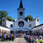 Wallfahrt der Nationen zum Sanktuarium Maria Hilf in Zuckmantel in Tschechien